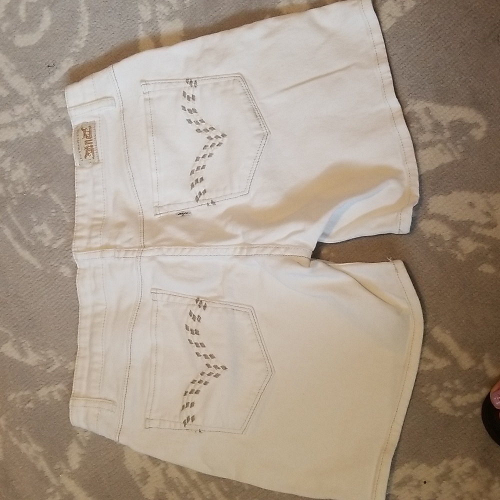 White Levi's shorts sz 11